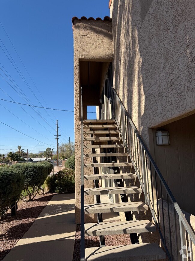 Building Photo - 1745 E Glenn St