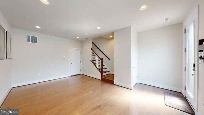 Building Photo - 14612 Lakestone Dr
