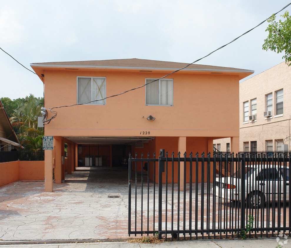 Primary Photo - Monpat Apartments