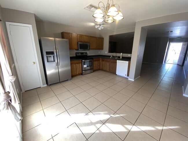 Building Photo - 543 W Jardin Loop