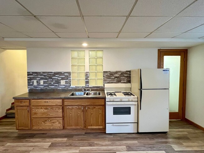 Foto del edificio - 2093 Creek Rd