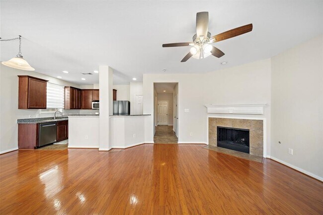 Foto del edificio - 1919 Harwood Springs Dr