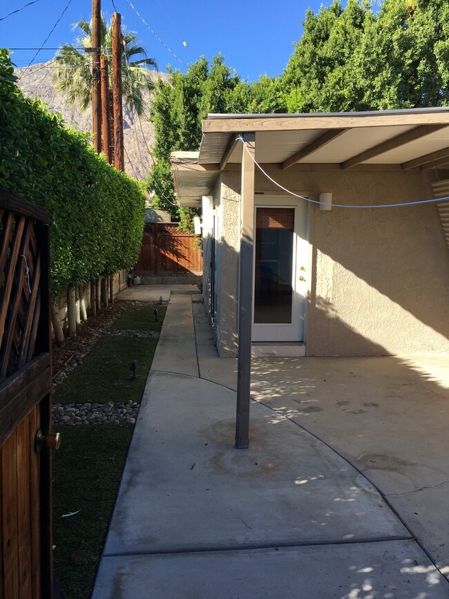 Building Photo - 501 S Calle Abronia