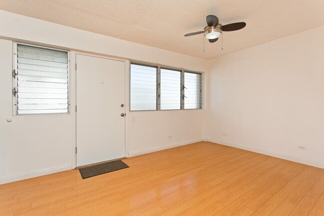 Foto del edificio - AVAILABLE NOW !!!!  Conveniently Located O...
