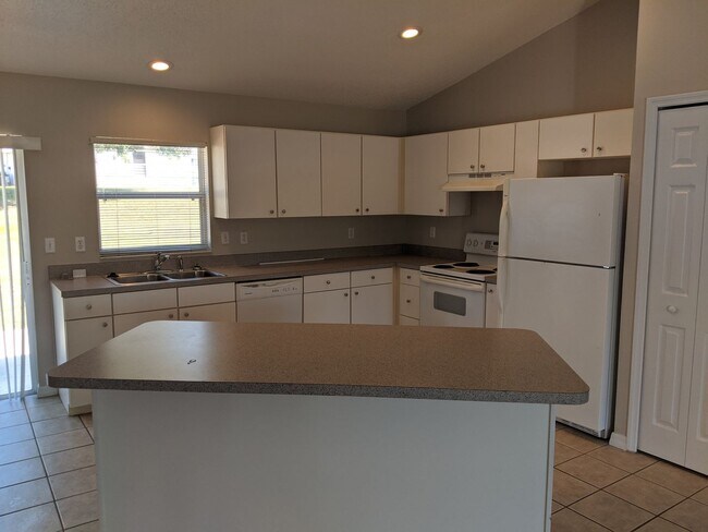 Building Photo - 3 Bedroom 2 Bath w/ an Office in Leesburg
