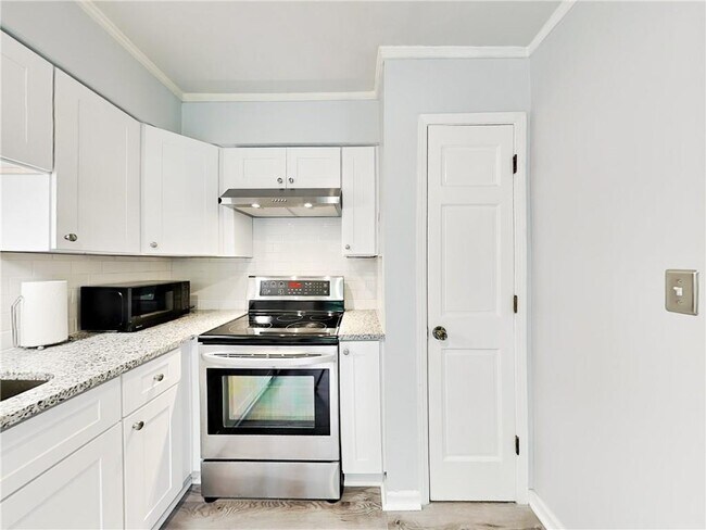 Building Photo - 1405 Highland Bluff Dr S E