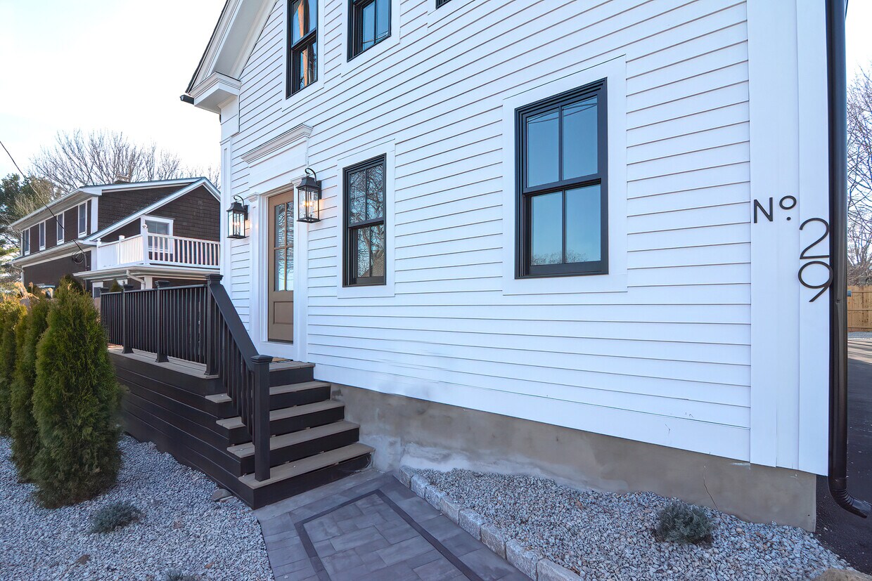 Primary Photo - 29 Lion St