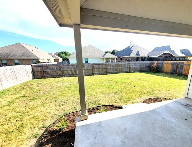 Building Photo - 807 Farmhouse Dr