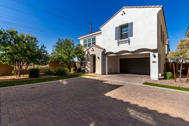 Building Photo - Beautiful 3 Bed, 3.5 Bath Home in Prime Gi...
