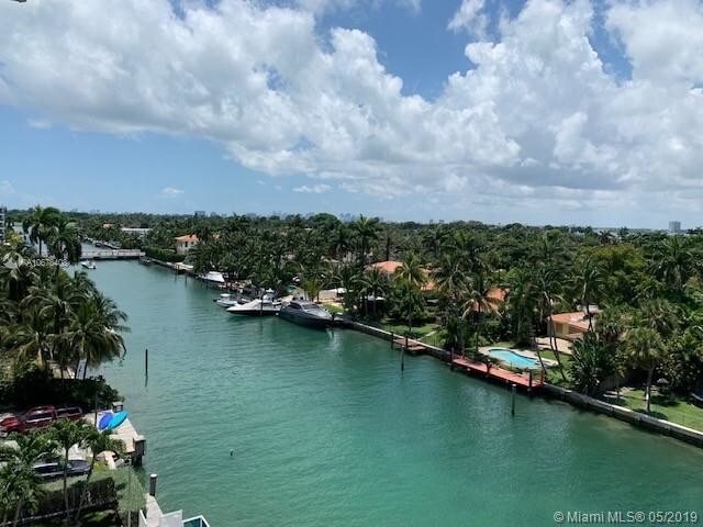 Foto del edificio - 9800 W Bay Harbor Dr  701