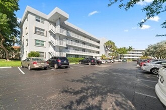 Building Photo - 113 Royal Pk Dr
