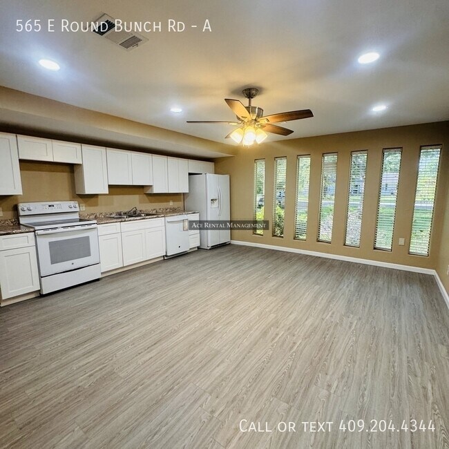 Foto del edificio - 565 E Roundbunch Rd