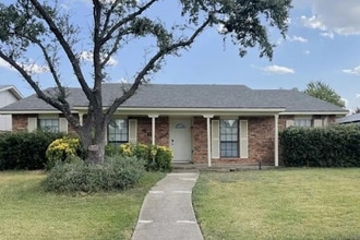 Building Photo - 501 Hardwood Trail