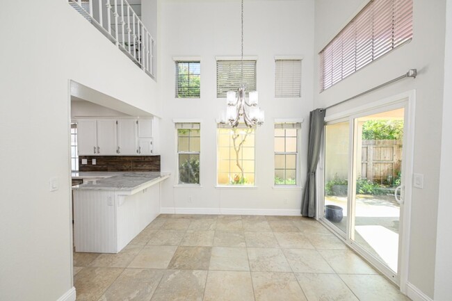 Foto del edificio - 645 E Champlain Dr