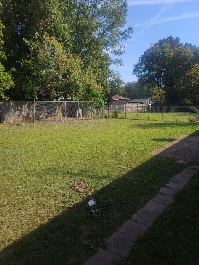 Building Photo - 7384 Eastover Dr