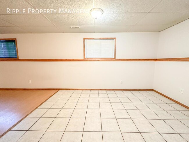 Building Photo - FIRST MONTH FREE! FANTASTIC 2 BEDS/ 1 BATH...