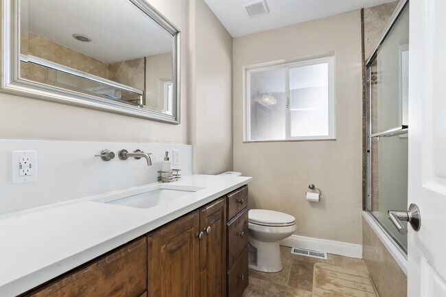 Building Photo - 2266 Brentwood Cir
