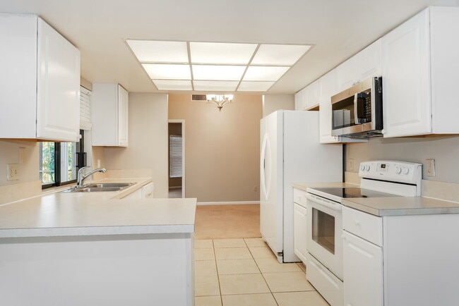 Foto del edificio - 14465 Larkspur Ln