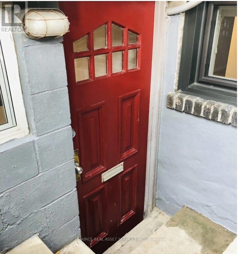 Primary Photo - 215 Hamilton St