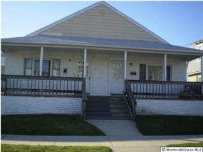 Building Photo - 109 13th Ave
