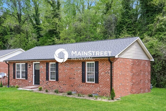 Building Photo - 3 Bedroom Pet-Friendly Home in HIGH POINT,...