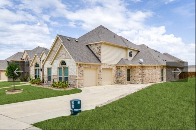 Building Photo - 412 Parade Rd