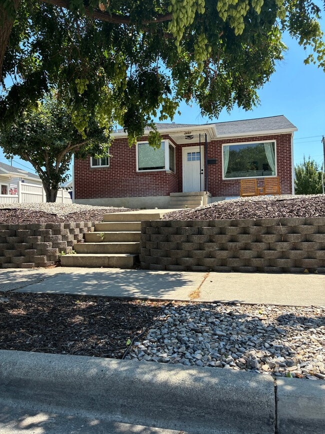 Building Photo - 2697 Glenmare St