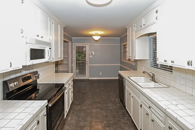 Foto del edificio - 808 Ridgecrest Dr