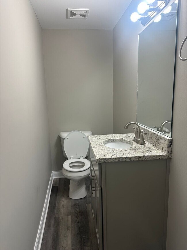 Foto del edificio - Stylish 2-Bed, 1.5-Bath Condo | Pool, Gym ...