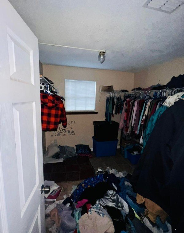 Foto del edificio - 302 Bernard Rd