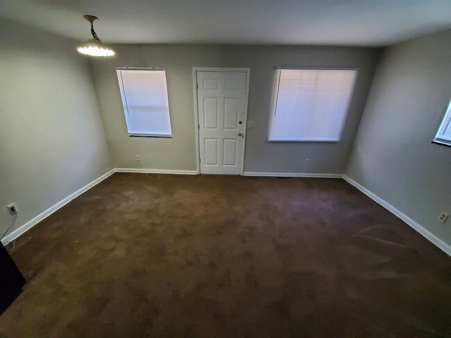 Living Room - 706 N Broadway St