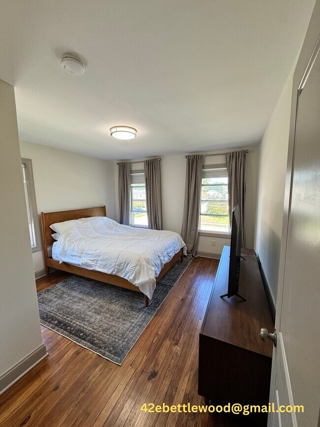 Foto del edificio - 42 E Bettlewood Ave