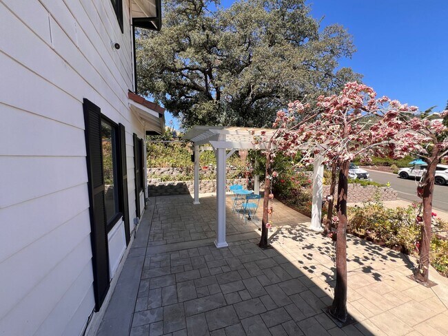 Foto del edificio - Spacious El Dorado Hills 4bd/3ba Home with Large Backyard