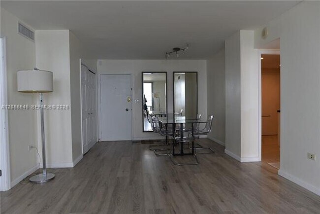 Building Photo - 5555 Collins Ave