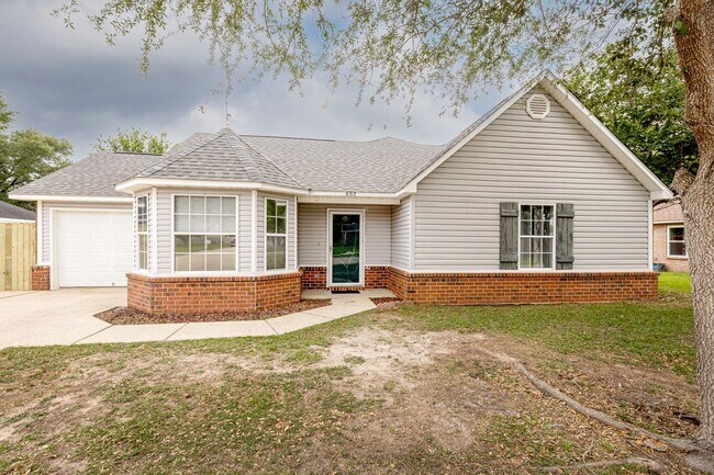 Building Photo - Freshly Renovated Rental Property