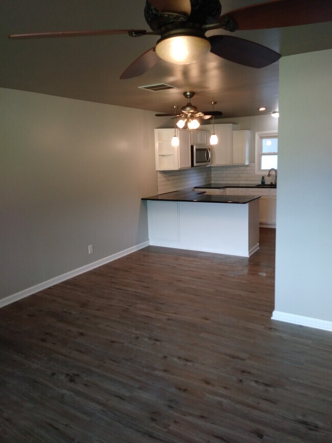 123 Blank Rd, Niagara Falls, NY 14304 Townhome Rentals in Niagara