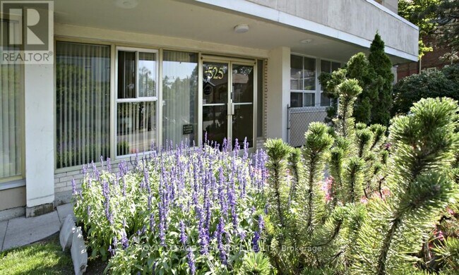 Photo du bâtiment - 525 Eglinton Ave E