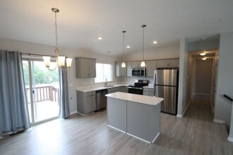 Building Photo - 7959 N 144th Ave