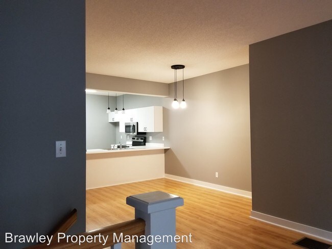Building Photo - 3 br, 2 bath Apartment - 351 S. Madison St