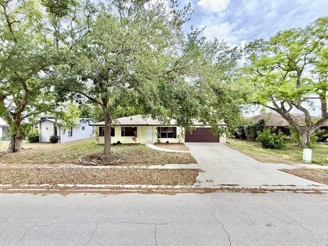 Building Photo - 2445 E Burr Oak Ct