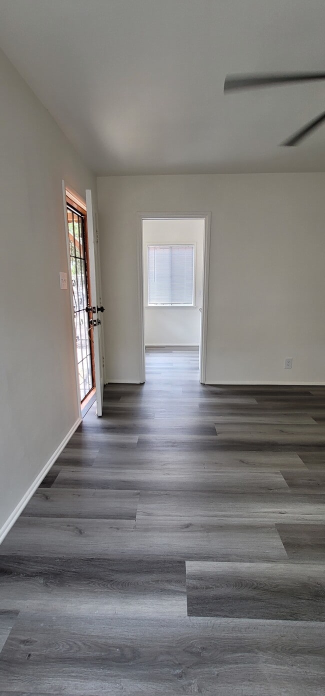 Foto del edificio - 6133 S Victoria Ave