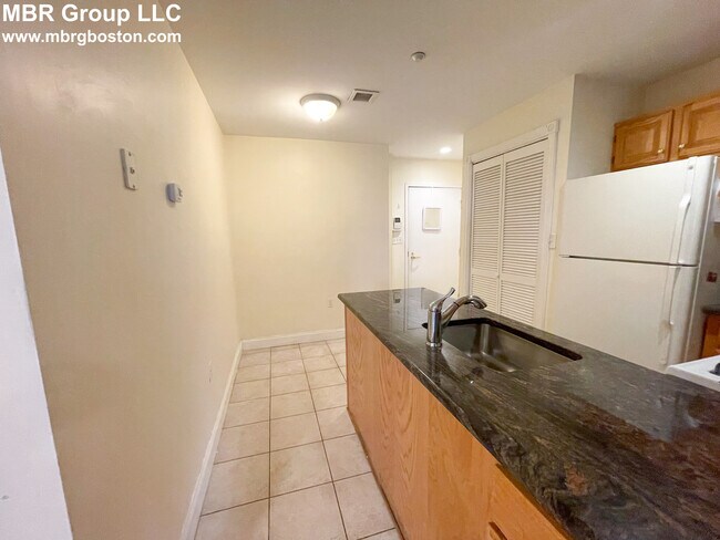 Foto del edificio - 95 Westland Ave