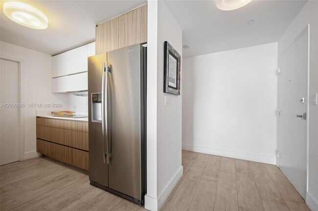 Foto del edificio - 600 NE 27th St