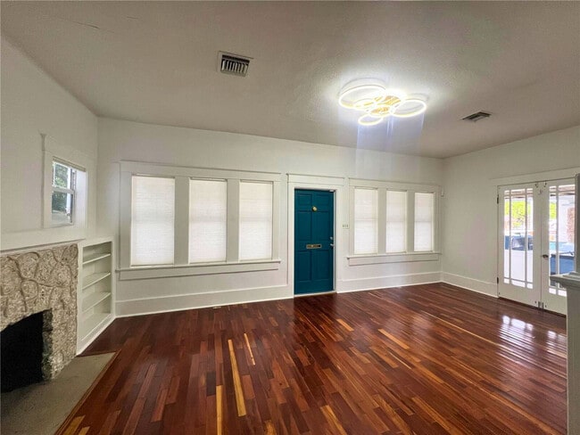 Building Photo - 130 SW 1st Ave