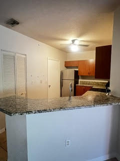 Foto del edificio - 144 SW Peacock Blvd