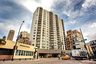 Building Photo - 2555 N Clark St