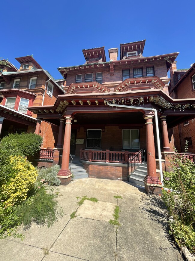 Building Photo - 4613 Spruce St