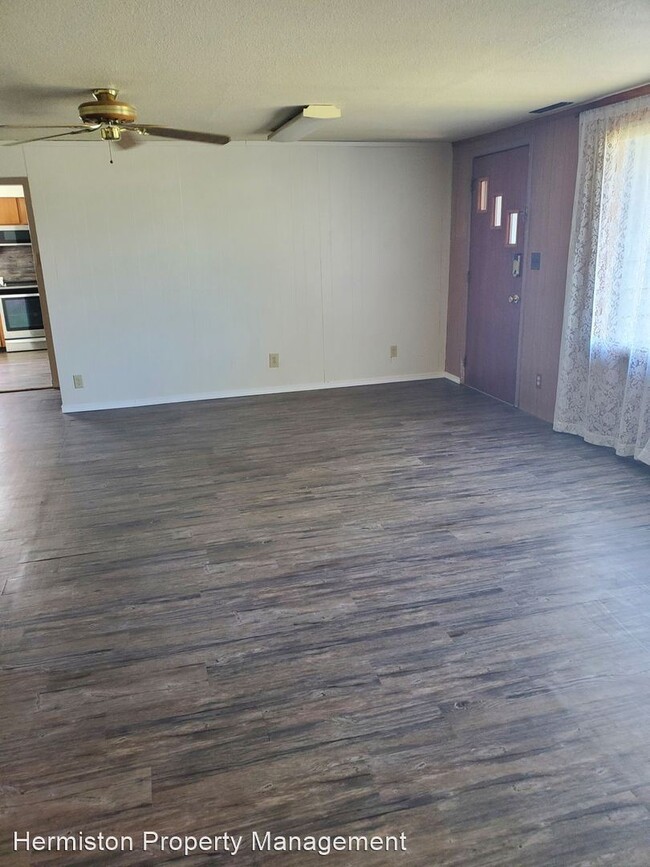 Building Photo - 3 br, 1.5 bath House - 1095 E Elm Ave