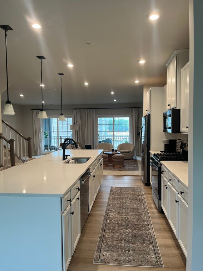 Kitchen - 10810 Presidential Pky Apartment