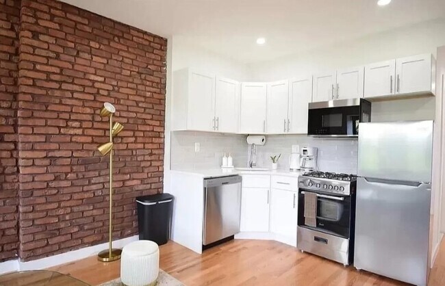 Foto del edificio - 365 Macon Street Unit 2